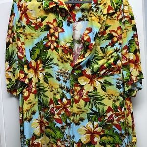 Beautiful Hawaiian print. New. 3 XL